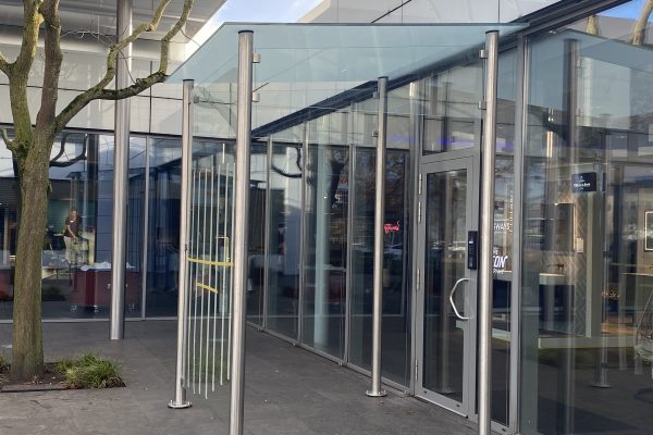 Maatwerk afdak Miele hoofdkantoor, Vianen